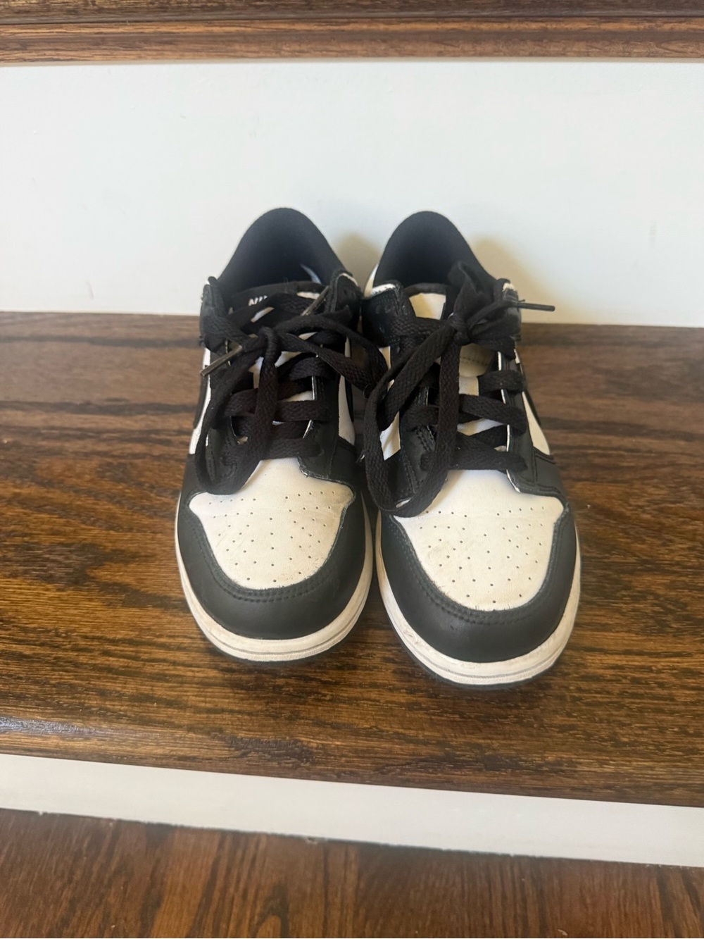 Nike Kids Black and White Low-Top Sneakers with Contrast Panels